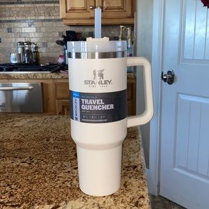 BNWT Stanley Brand Adventure Quencher Travel Tumbler 40 oz mug in Cream